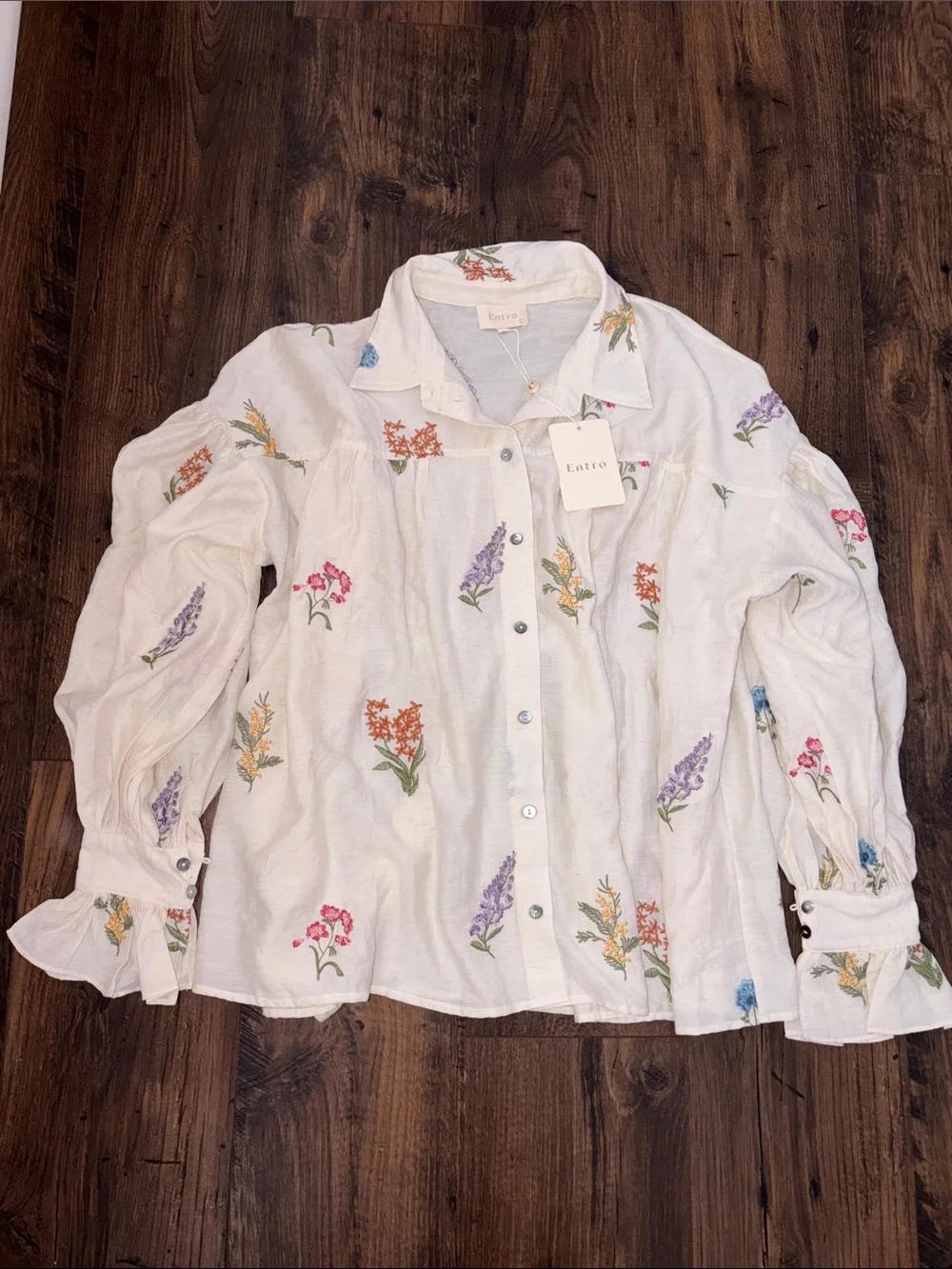 NWT entro Cream Floral Embroidered Button-Front Blouse - Picture 3 of 11